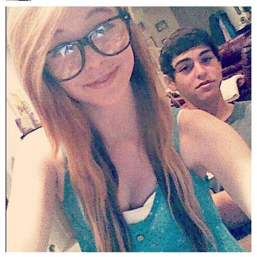 When did sam and acacia start dating