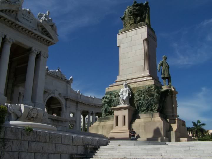 mausoleo del che guevara cuba